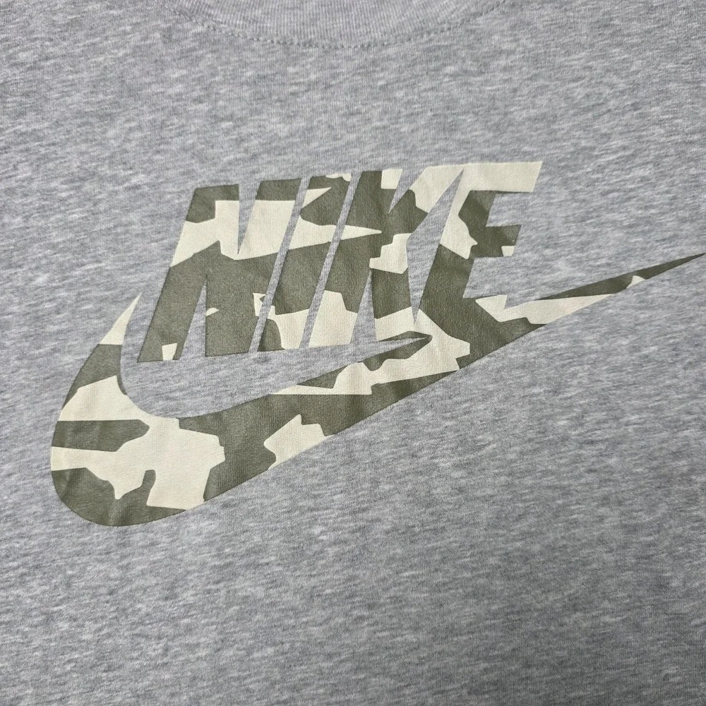 Nike Logo T Shirt Mens XL Gray Dri Fit Camo Spellout Logo Short Sleeve Athletic